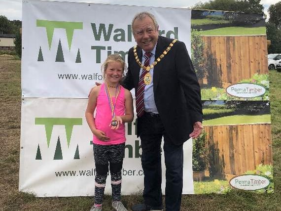 Mayor congratulates Ross Fun Run winners
