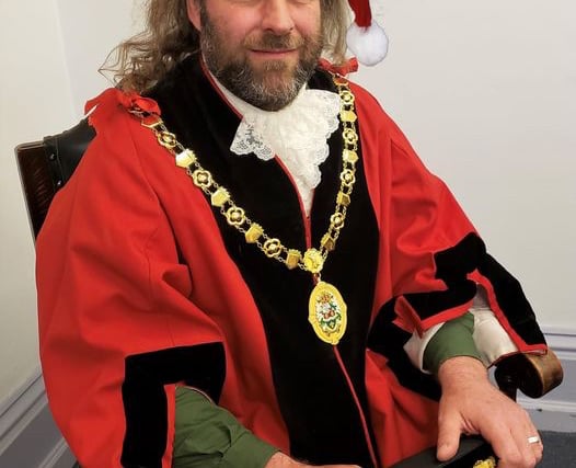 Mayor launches Xmas card competition