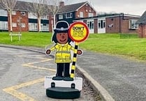 Parents warned of £100 fine amid school parking row