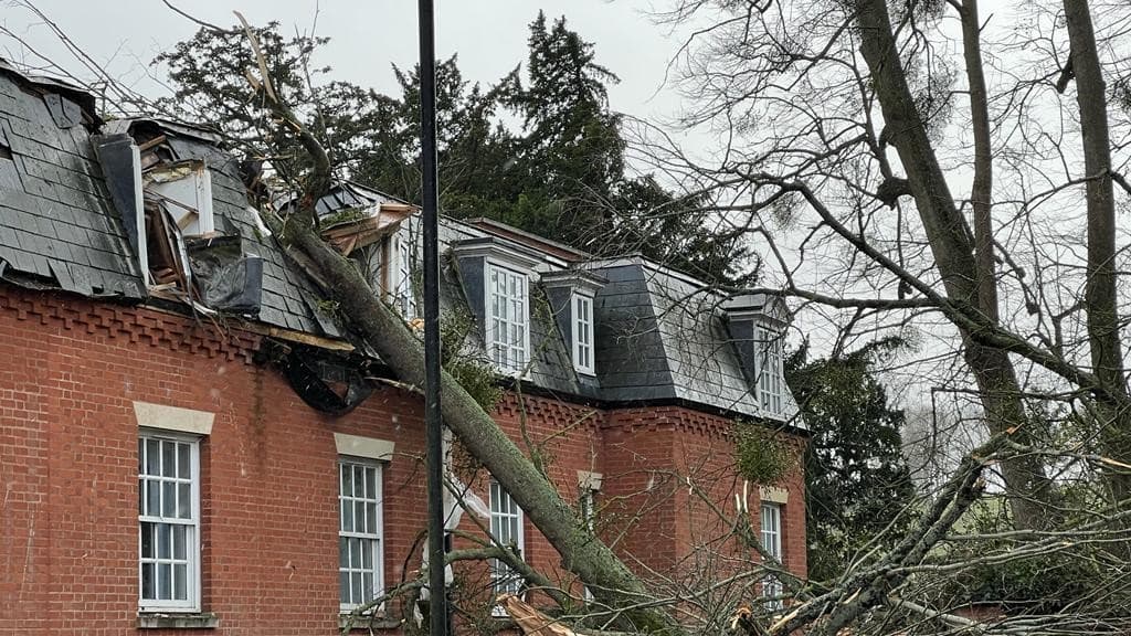 More than 1,200 homes left without power in Storm Eunice | rossgazette.com