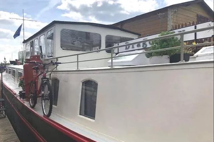 houseboats