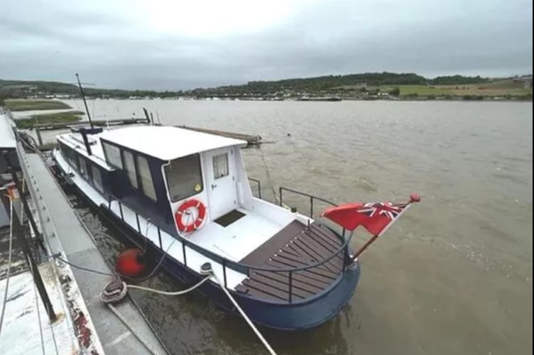 houseboats