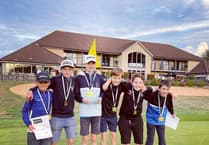 Golfers swing to Sixes win