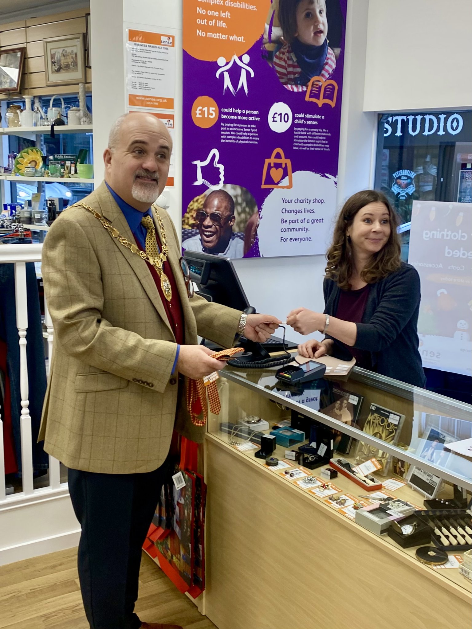 Festive Mayor Ed sings songs and sees sense