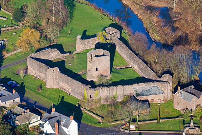 Skenfrith Castle
Monmouthshire
Aerial
South
Castles
Historic Sites