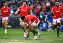 Wales home in on win in Rome

