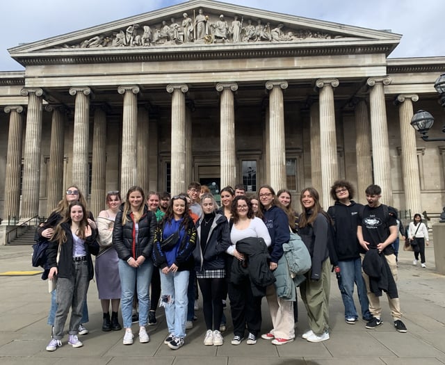 History students embrace London