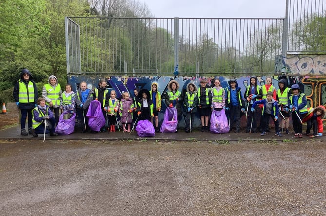 Ashfield Primary School litter pickers