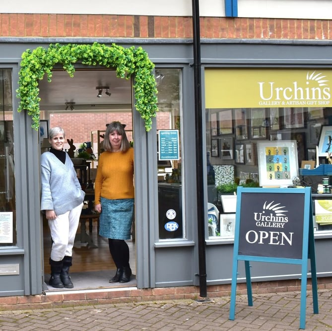 Urchins Gallery and Artisan Gift Shop, located at No. 8 Crofts Lane, is the collaborative effort of two incredibly talented local artists, Tara Slater of The Lesser Spotted Kiwi and Julie Cannon of Watercolour Puddles