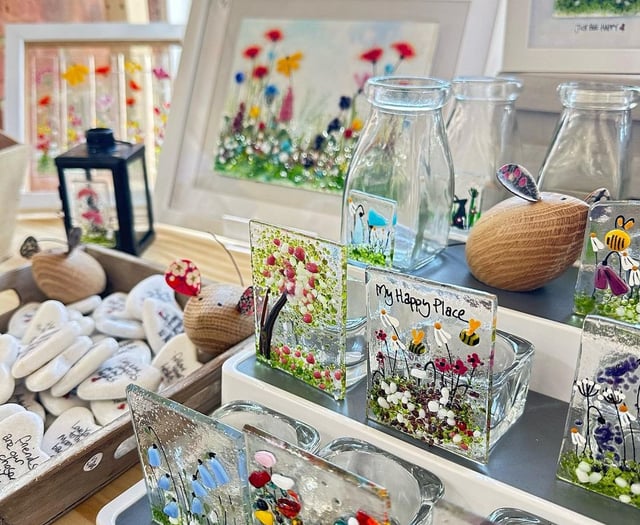 Urchins Gallery has patrons jumping for Moi