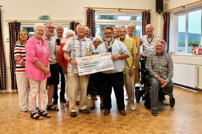 Rotary Ross on Wye presenting cheque for £1000