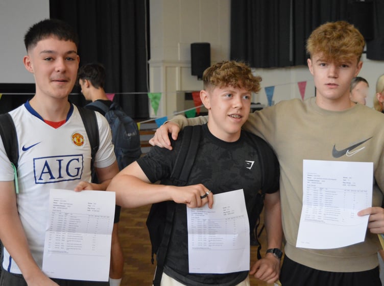 JKHS students opening their results