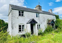 "Rarely available" site comes with planning consent and period cottage