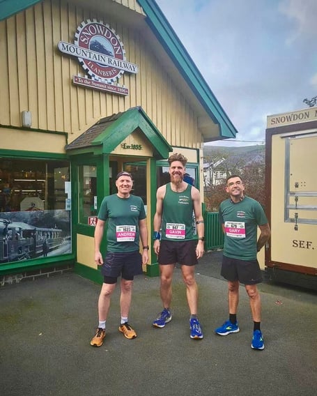 Mon Ross runners at the Snowdon mountain railway