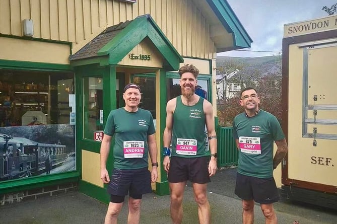 Mon Ross runners at the Snowdon mountain railway