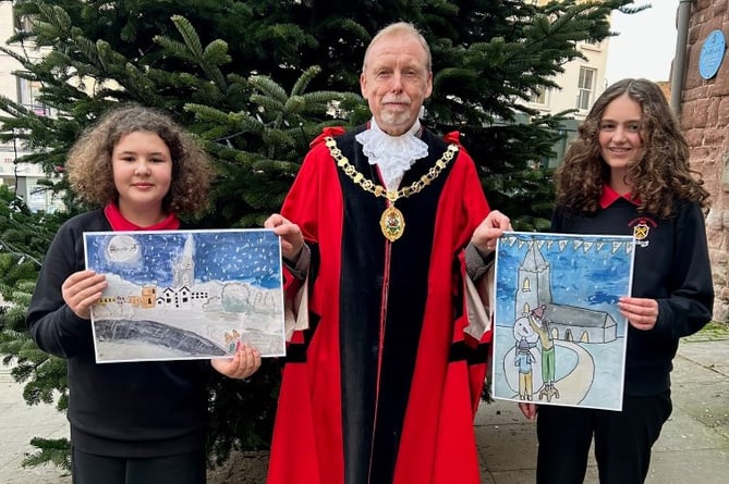 Ross-on-Wye Mayor with the John Kyrle High School Christmas Card Competition winners 