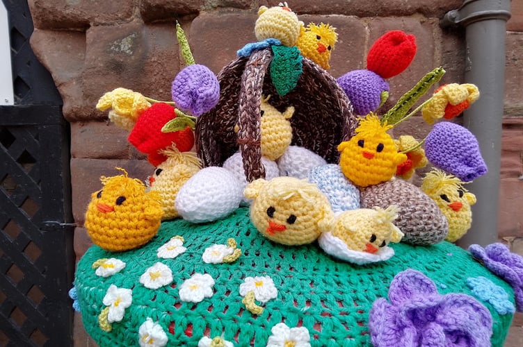 Easter letter box topper