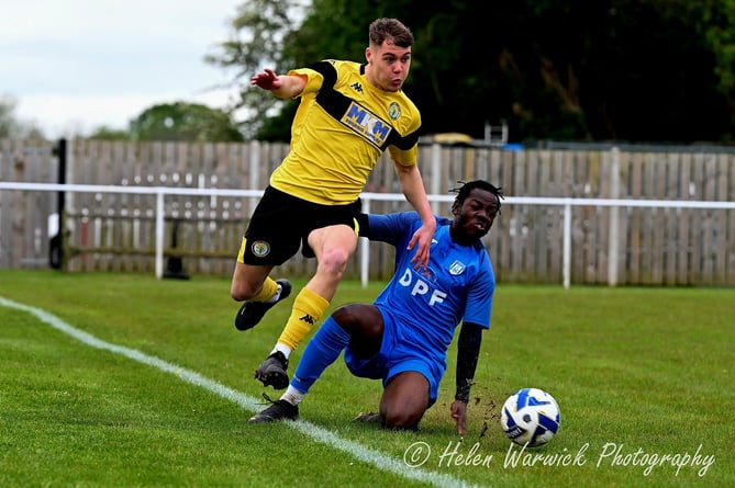 The Daffs go on the attack against FC Stratford. Photo: Helen Warwick Photography