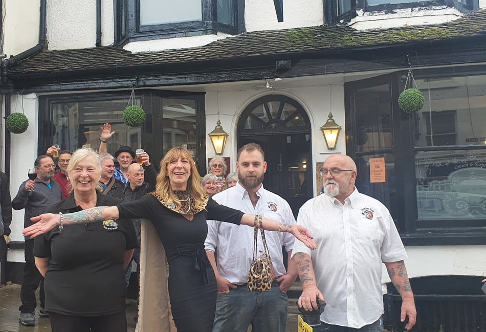 Historic pub reopens in Ross