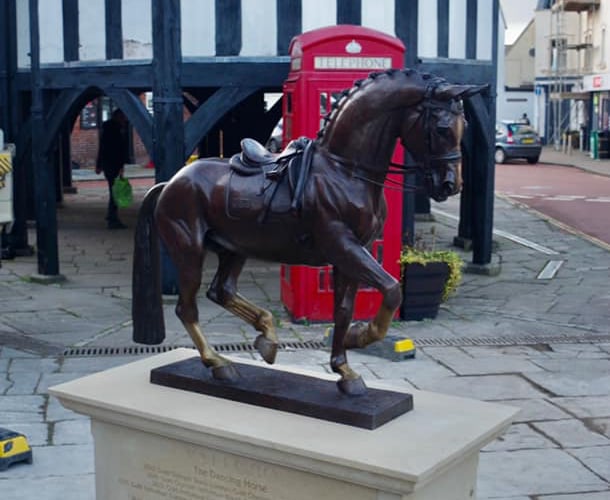 The statue of Valegro in Newent town centre