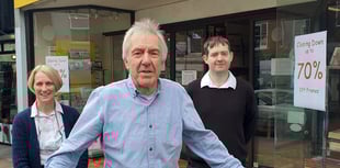 Photography shop closes the shutter