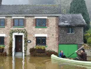 Flood warnings in Gloucestershire as river rises