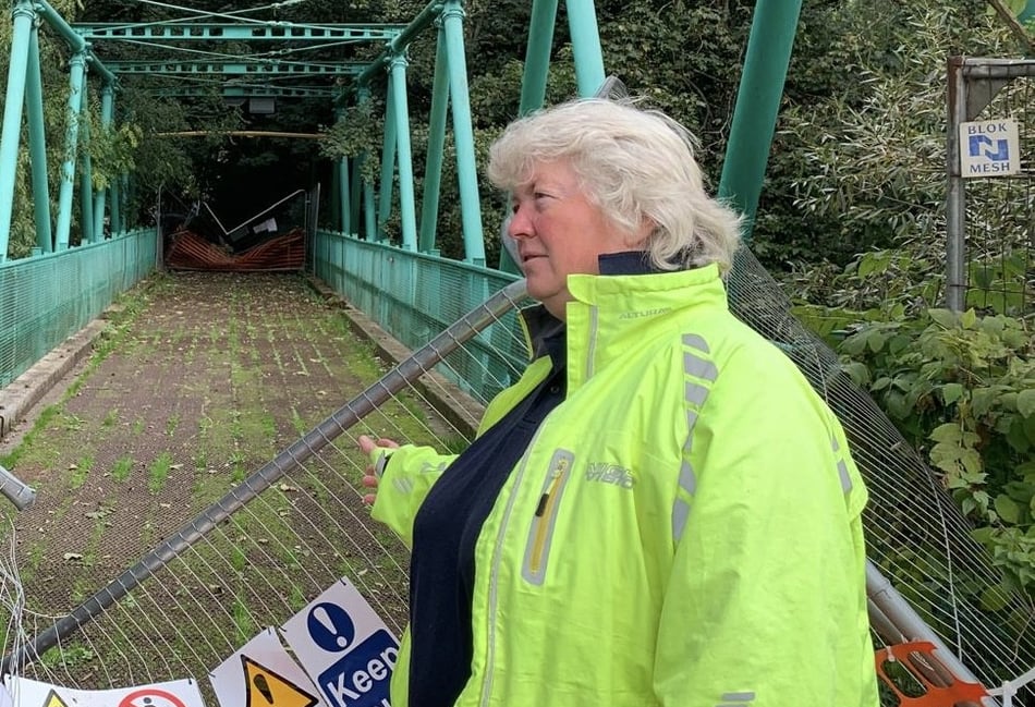 Bridge may be lifted out for repairs