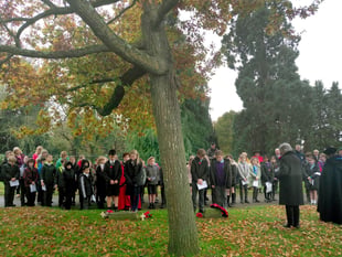 Honouring servicemen who died in Korea and the Falklands