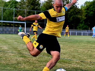 Juniors men celebrate first league win of season