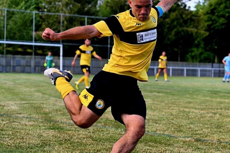 Tyler Weir stepped into the dug out at Abingdon, but the Daffs are still looking for a second win. Photo: Helen Warwick Photography