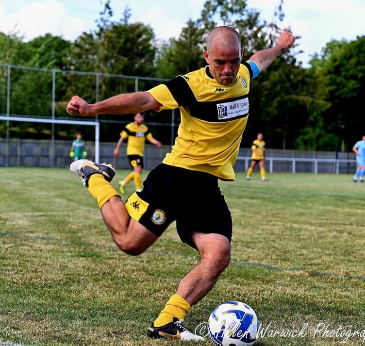 Tyler Weir stepped into the dug out at Abingdon, but the Daffs are still looking for a second win. Photo: Helen Warwick Photography