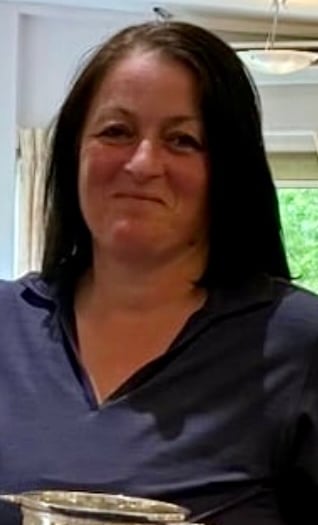 Lois leads way in 3 clubs and putter