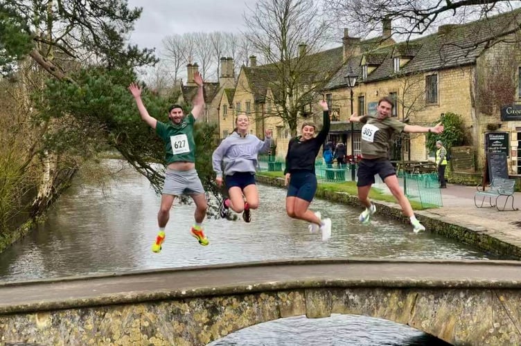 Runners jump to it at the Bourton 10k