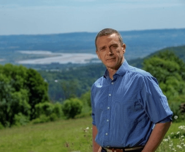 Plan to buy Forest education 
centre for the community 