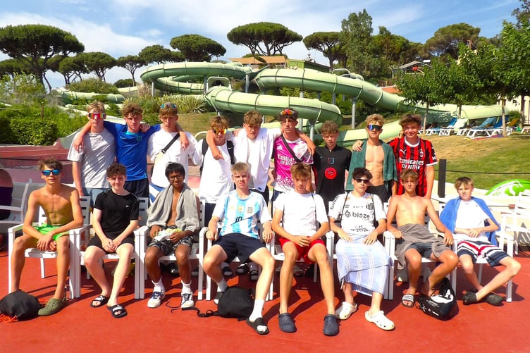 Ross Juniors U15s enjoyed a fantastic trip to the water park