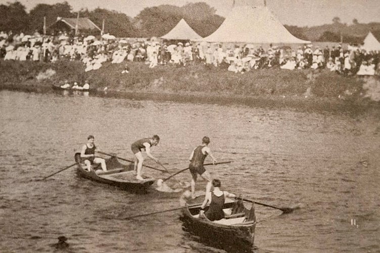 The large riverbank crowds even enjoyed jousting!