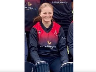 High-five for Tingle as Ross finish in style 