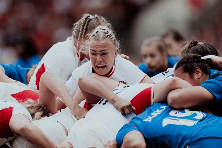 The effort shows as England fight for dominance with France