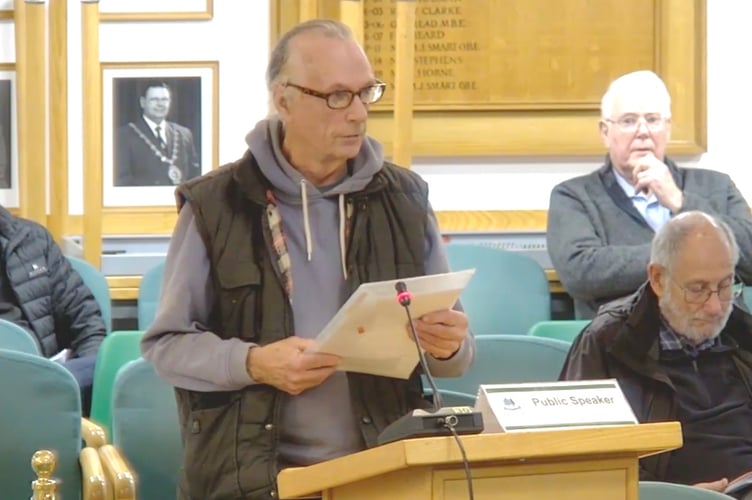 Don Macer-Wright addresses councillors about the discovery at Newnham.