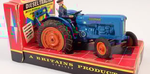 Smiths Newent Auctions' Christmas sale items online