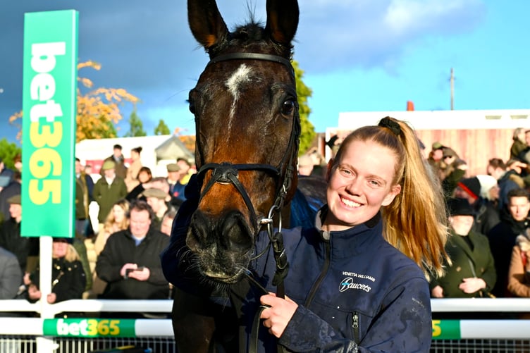 Djelo won the Grade 2 Charlie Hall Chase at Wetherby for Venetia Williams' yard, scooping a £56,000 first prize.