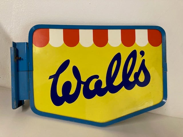 A hive of activity at Smiths saleroom