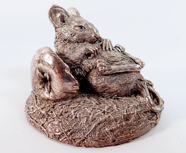 Smiths New Year auction packed with antiques and jewellery