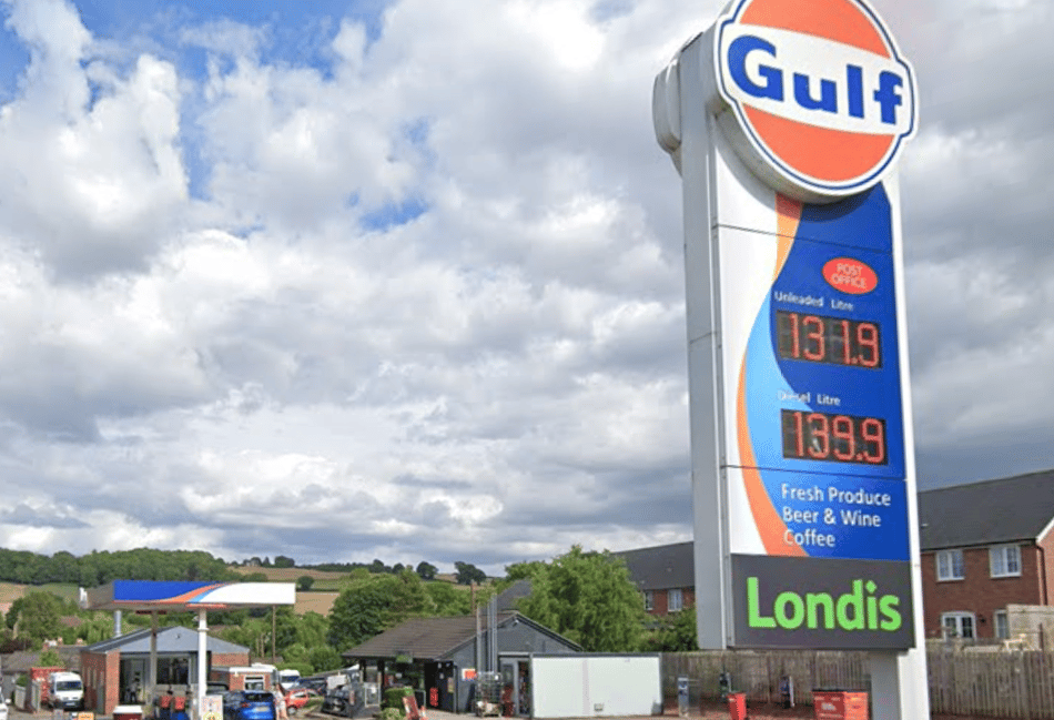 Man pleads guilty to robbery with imitation firearm