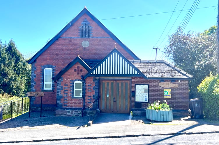 Villagers are being asked to take part in a no confidence vote over Longhope Parish Council