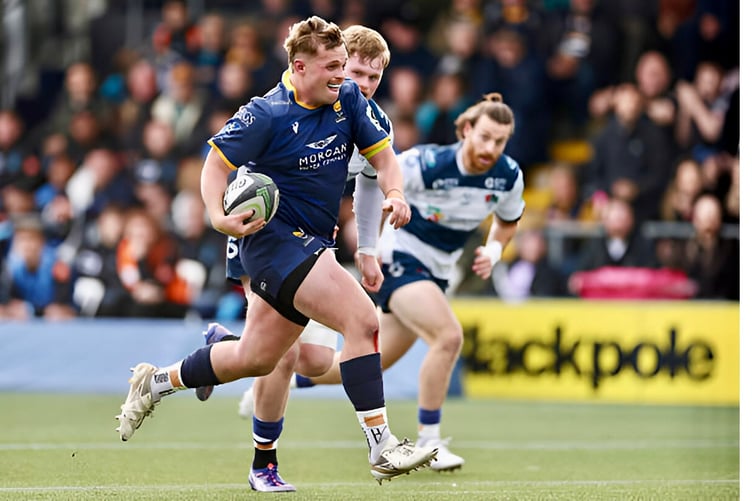 Will Biggs on the charge for Worcester Warriors