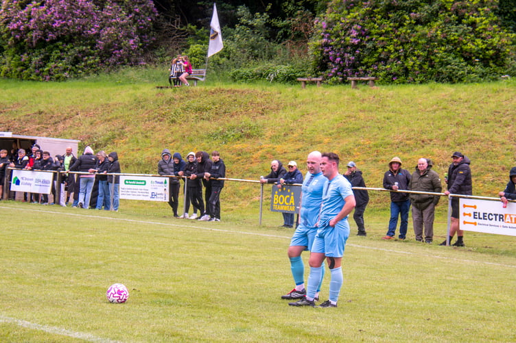 Broadwell line up a free kick