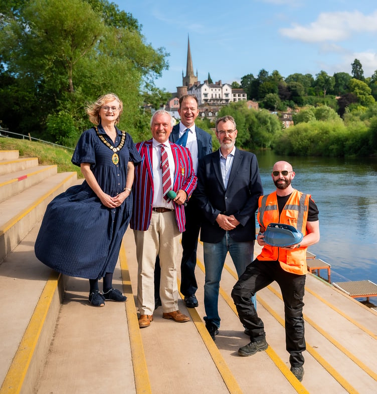 Ross town mayor Cllr Sarah Freer, Ross RC chair Jonathan Preece, local MP Jesse Norman and Luke Shepherd of Haigh Environmental at the launch of the ‘WaQA’ monitoring device. Photo: Becky Bryant