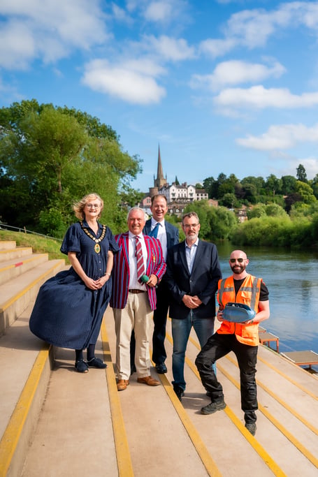 Ross town mayor Cllr Sarah Freer, Ross RC chair Jonathan Preece, local MP Jesse Norman and Luke Shepherd of Haigh Environmental at the launch of the ‘WaQA’ monitoring device. Photo: Becky Bryant 