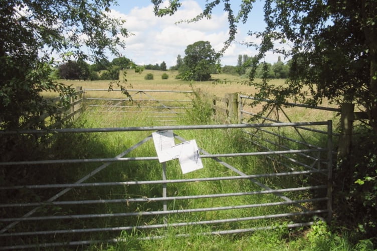Legal notices on a closed path